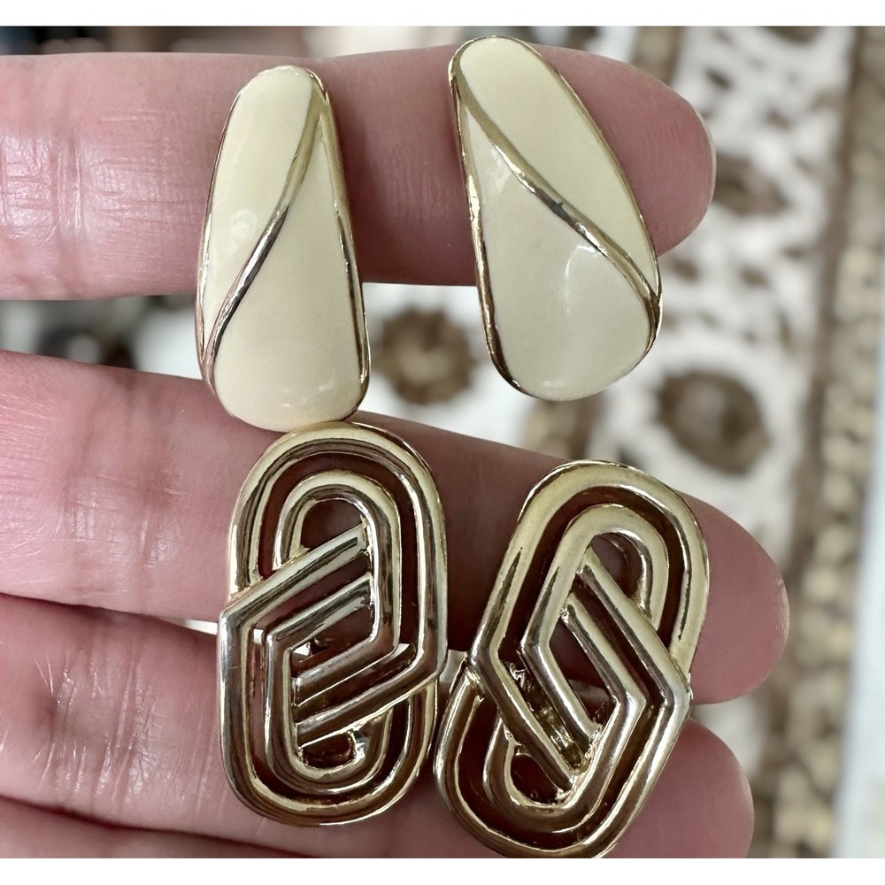 Vintage 1980s Trifari Clip Earrings 1-1.25 Inch Lot Of 2 Love Knot Enamel Signed
